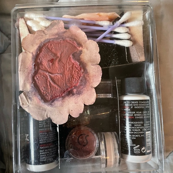 Hot Topic zombie costume with fx makeup! Never worn or used! - Picture 4 of 4